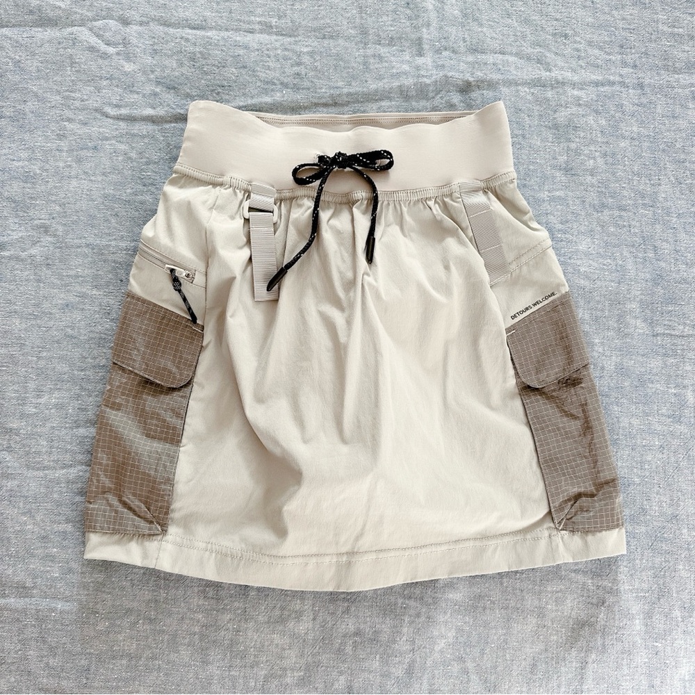 NEW✨LULULEMON MULTI POCKET CARGO HR HIKING SKIRT SKORT SHORTS sz 2 LIGHT GRAY